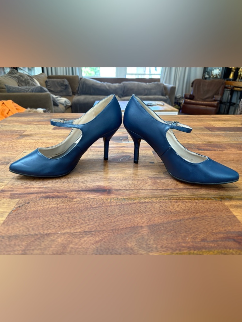 Navy blue Mary Jane pump from the brand Bamboo. Size 7 - Picture 3 of 10
